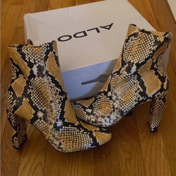 Yellow snakeskin Aldo booties - Picture 1 of 3